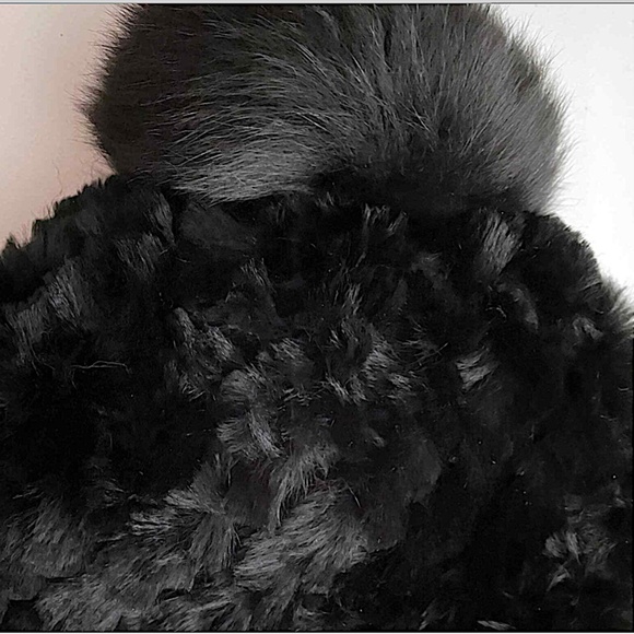 KARIN CHARLES Rabbit Fur Pom-Pom Beanie main image 10